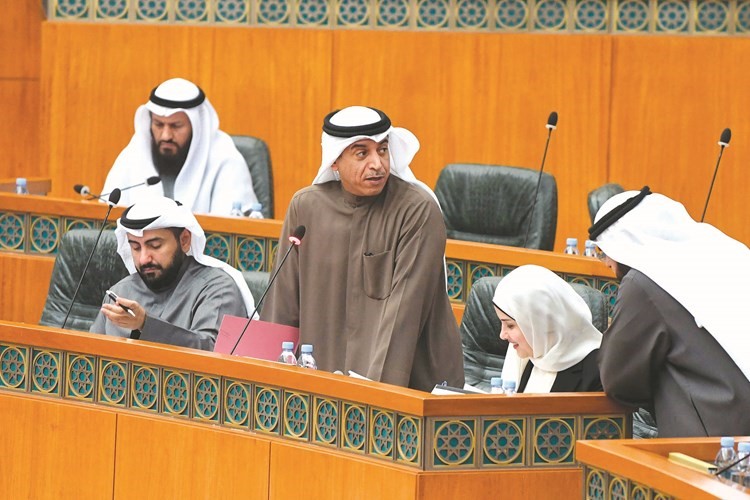 د. حامد العازمي متحدثا﻿