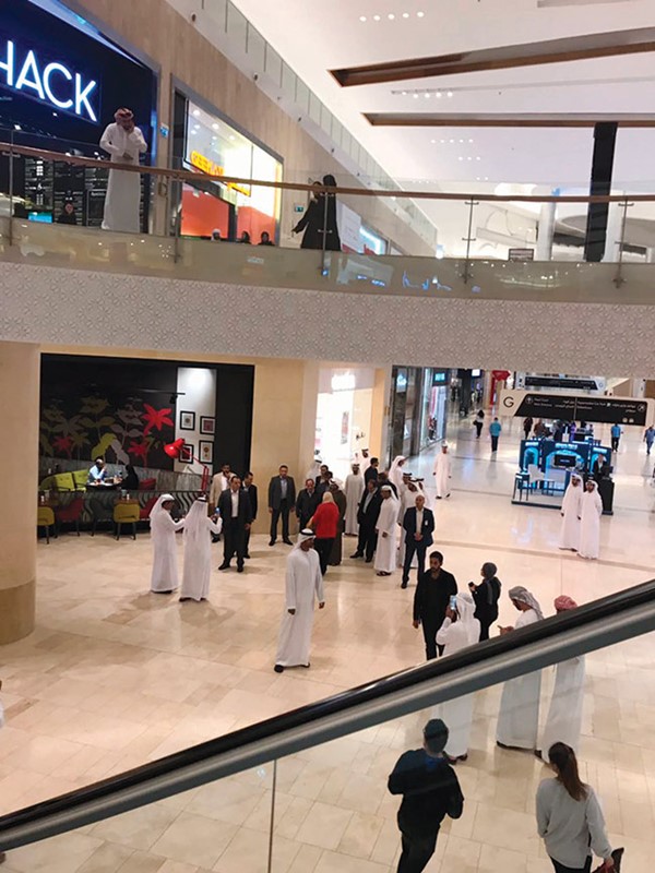 بالفيديو والصور.. «السيسي» يتجوّل بأحد المراكز التجارية بأبوظبي