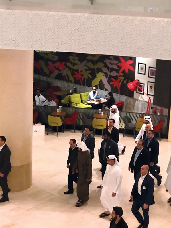 بالفيديو والصور.. «السيسي» يتجوّل بأحد المراكز التجارية بأبوظبي
