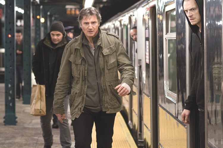 بالفيديو.. THE COMMUTER دعابة ليام نيسون المكررة!