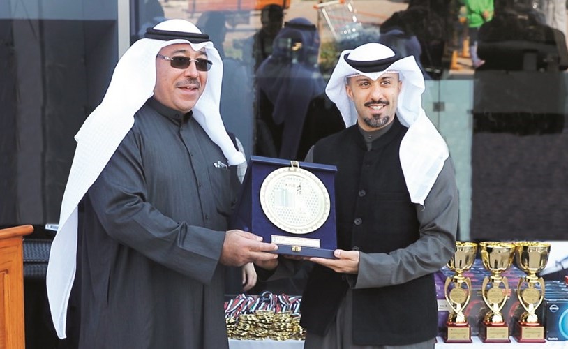  د.مانع السديراوي يكرم علي البغلي﻿