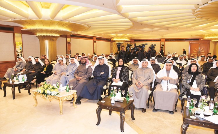 العدساني وجمال جعفر ومحمد المطيري والشيخ طلال الخالد في مقدمة الحضور 	(احمد علي)﻿
