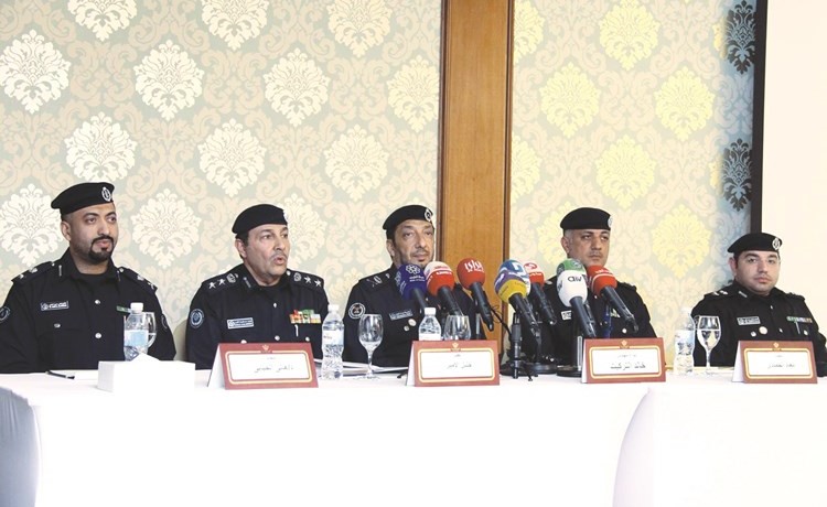 اللواء م. خالد التركيت والعقيد خليل الأمير والمقدم معاذ الحمادي والمقدم هاني الحبابي والمقدم عباس علي خلال المؤتمر الصحافي	 (ريليش كومار)﻿