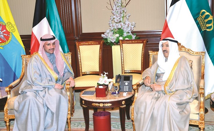 صاحب السمو الأمير الشيخ صباح الأحمد مستقبلا مرزوق الغانم﻿