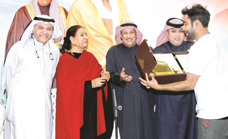 تكريم راعي البطولة عبدالله الجاسر بحضور الشيخة شيخة العبدالله﻿