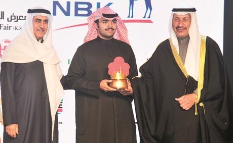 تكريم وزارة الشباب ممثلة في محمد العازمي﻿