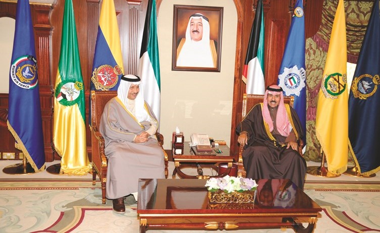 سمو ولي العهد الشيخ نواف الأحمد مستقبلا سمو الشيخ جابر المبارك﻿