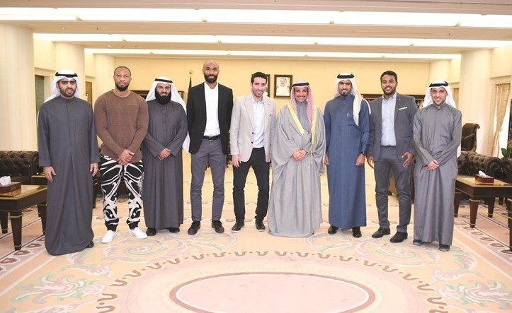 الرئيس الغانم متوسطا النجوم الرياضيين﻿