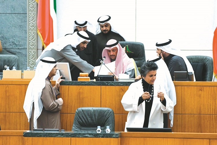  الغانم وصفاء الهاشم ومحمد الدلال على المنصة- (هاني الشمري)﻿