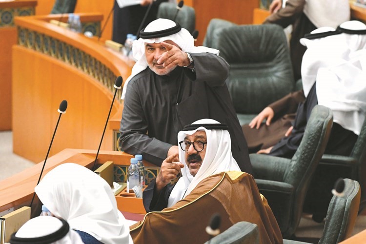 الشيخ ناصر صباح الأحمد وصالح عاشور﻿