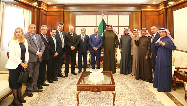 الشيخ صباح خالد الحمد الصباح نائب رئيس مجلس الوزراء ووزير الخارجية خلال لقائه بوفد نقابة الصحفيين العراقيين