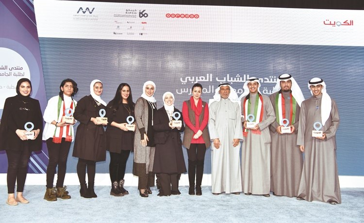 الشيخة الزين الصباح متوسطة وفد الكويت المشارك بمنتدى الشباب (ريليش كومار)