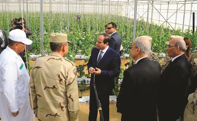 الرئيس عبد الفتاح السيسي يستمع لشرح عن تفاصيل المشروع ومراحله﻿
