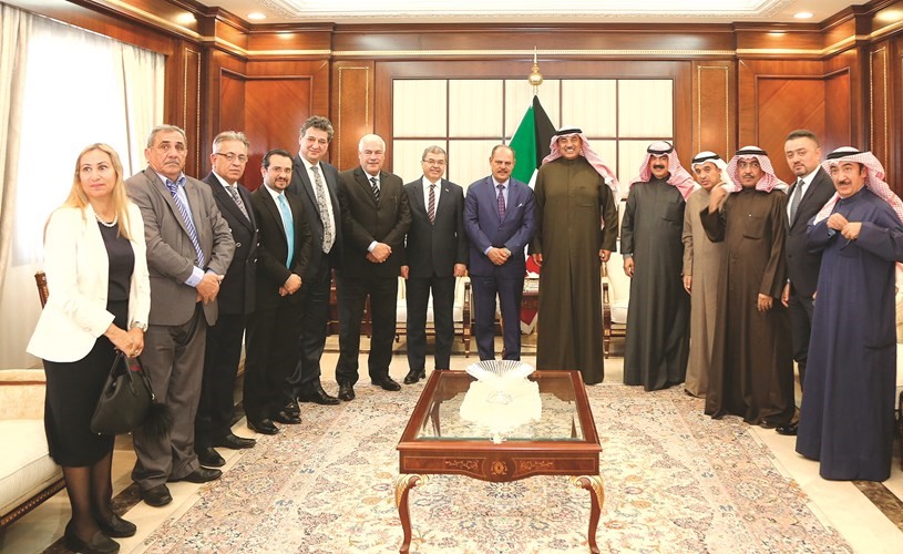 الشيخ صباح الخالد خلال لقائه مع وفد نقابة الصحافيين العراقيين بحضور خالد الجارالله وفيصل المتلقم والزميل عدنان الراشد وسعد العلي﻿