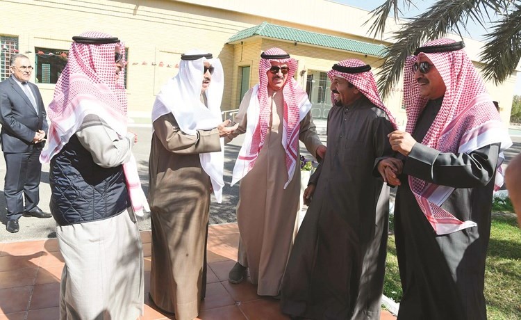 الشيخ د.سالم الجابر وضاري العثمان وخالد بودي وناصر الروضان يتوسطهم الشيخ علي الجابر	(محمد هاشم)﻿