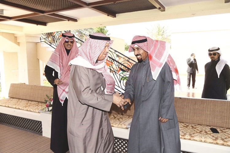 الشيخ علي الجابر مرحبا بأحمد الفهد﻿