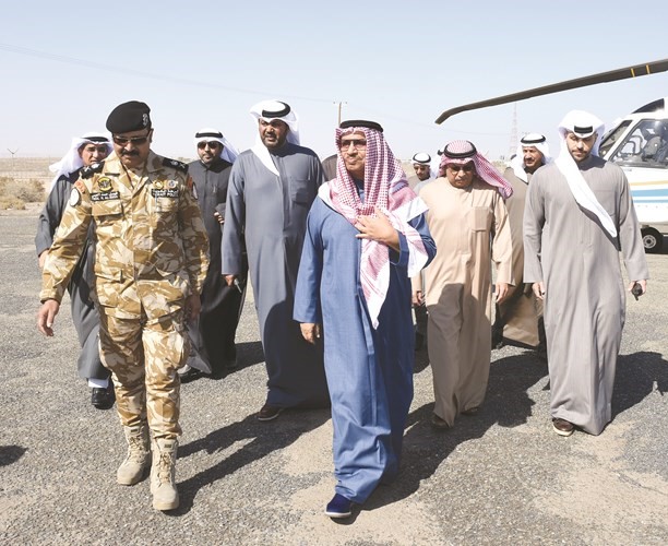 سمو رئيس الوزراء والشيخ خالد الجراح أثناء الجولة﻿