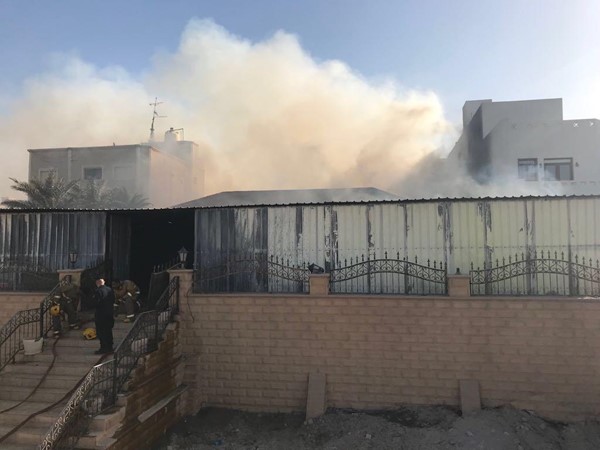 بالفيديو والصور.. حريق منزل مخالف في الصليبيخات إستنفر جهود رجال الإطفاء لإخماده