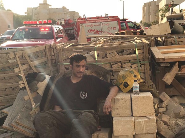 بالفيديو والصور.. حريق منزل مخالف في الصليبيخات إستنفر جهود رجال الإطفاء لإخماده