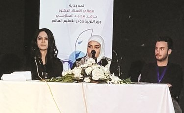 رقية حسن تتوسط المخرج يعقوب حيات وشهد طارق﻿