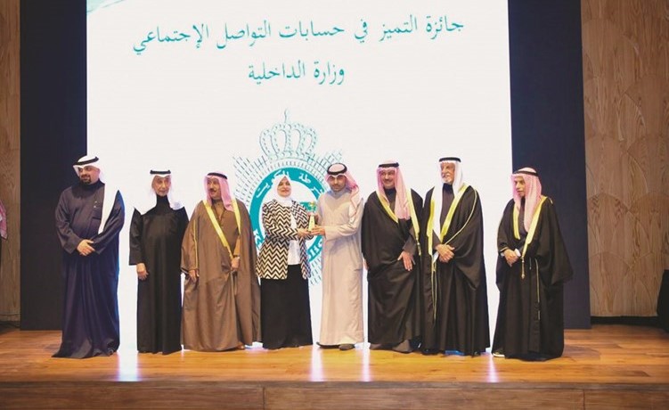 تكريم الرائد عثمان الغريب من العلاقات العامة ﻿
