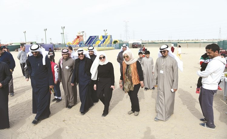 د.جنان بوشهري لدى الوصول إلى اليوم المفتوح بالبر﻿