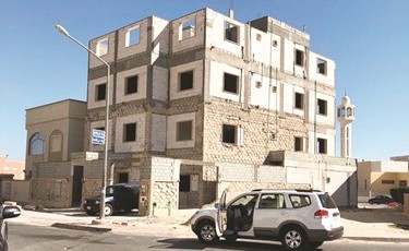أحد العقارات المخالفة لقانون البناء﻿