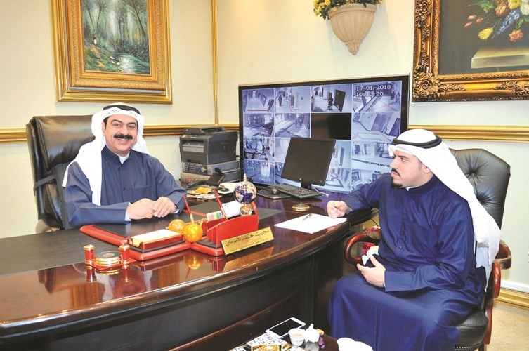 نجيب العوضي مع الزميل عبدالكريم العبدالله(زين علام)﻿