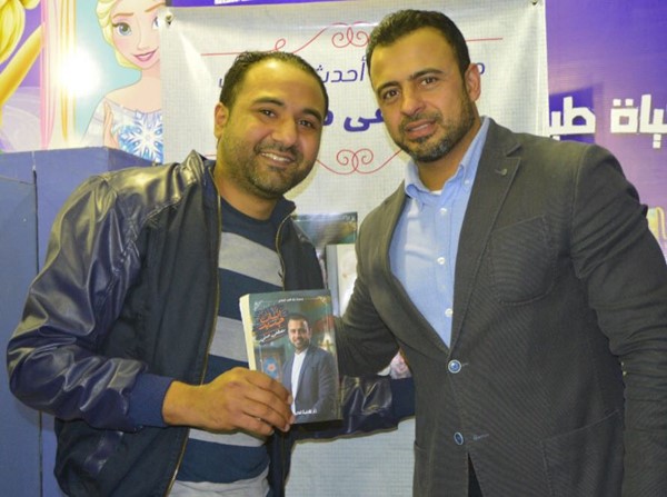 مصطفى حسني يحتفل بتوقيع "إنسان جديد" و "يوم في الجنة" في معرض الكتاب