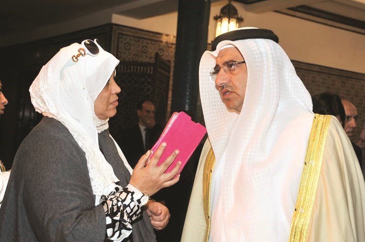 د. عودة الرويعي متحدثا للزميلة هناء السيد 	(ناصر عبدالسيد)﻿