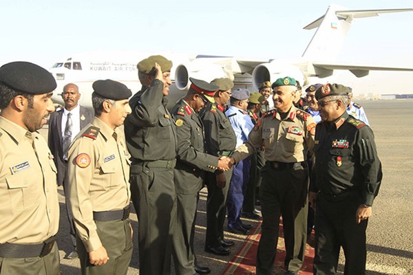 قيادات الجيش السوداني في استقبال الخضر