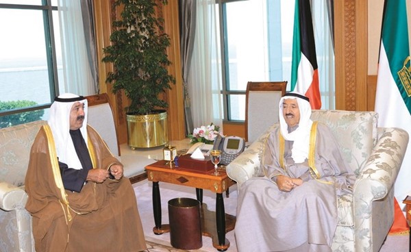 صاحب السمو الأمير الشيخ صباح الأحمد خلال لقائه النائب الأول ﻿﻿لرئيس مجلس الوزراء ووزير الدفاع الشيخ ناصر صباح الأحمد﻿