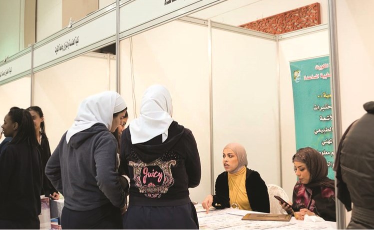 «الدولي» يساعد الطلبة على اتخاذ قرارهم في «معرض الفرص التعليمية والوظيفية»