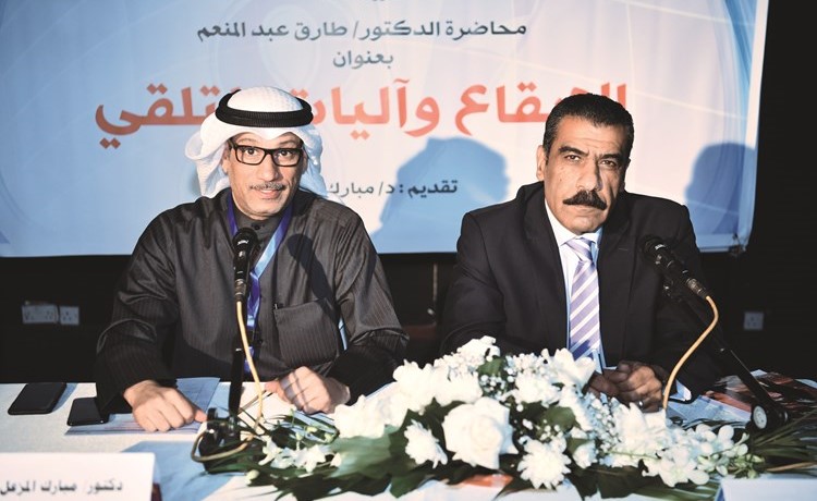 د.طارق عبدالمنعم ود.مبارك المزعل في الندوة ﻿