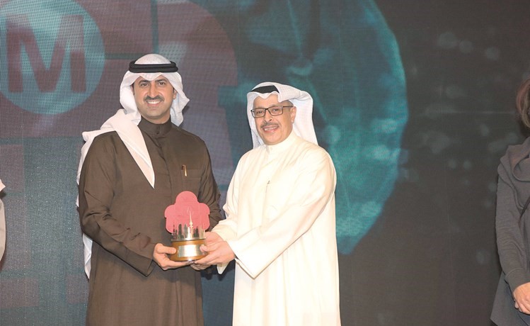 فواز الأحمد مكرما الشيخ نمر الصباح﻿