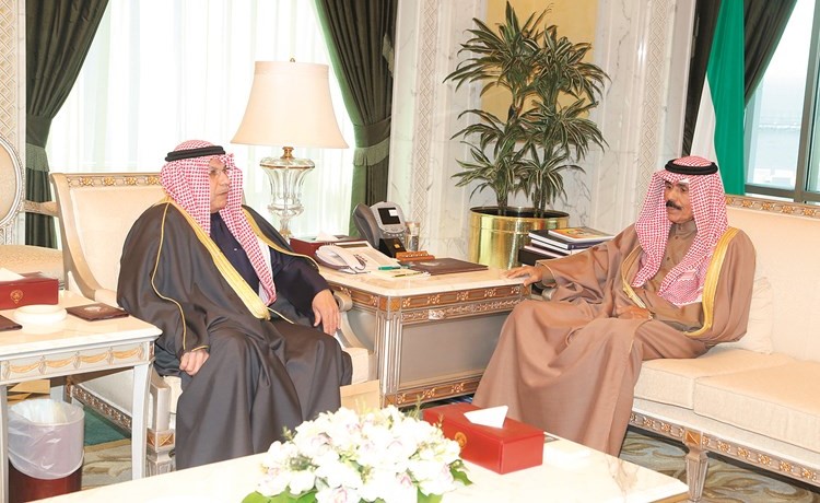 سمو ولي العهد الشيخ نواف الأحمد مستقبلا الشيخ خالد الجراح ﻿