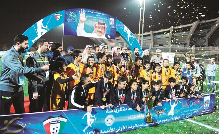 أبطال القادسية مع كأس البطولة﻿
