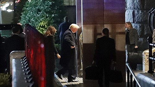 ميلانيا وترامب يخرجان للعشاء معاً... هل غفرت له فضيحة ممثلة الافلام الاباحية؟
