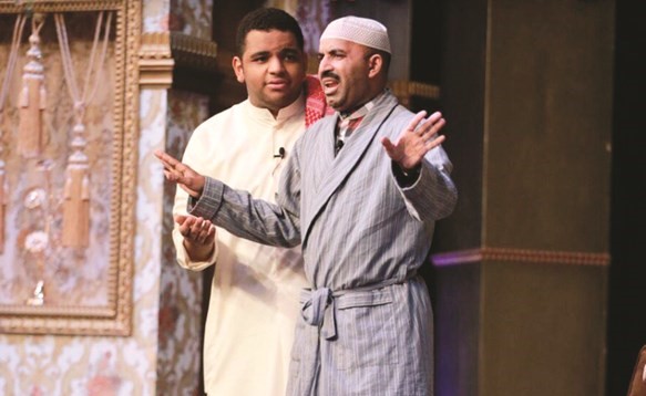 خالد المظفر مع النجم طارق العلي في مسرحية ولد بطنها﻿