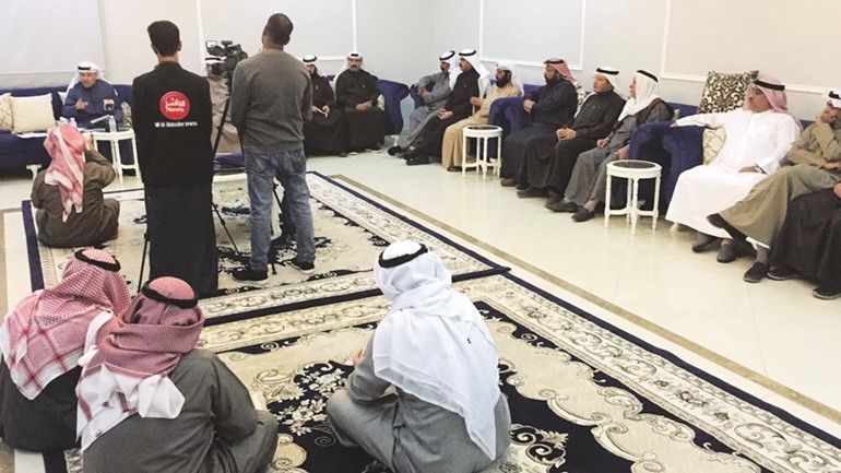 الحضور يستمعون لحديث محمد طنا﻿
