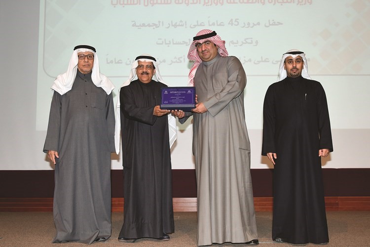 عبدالعزيز العبدالجادر﻿