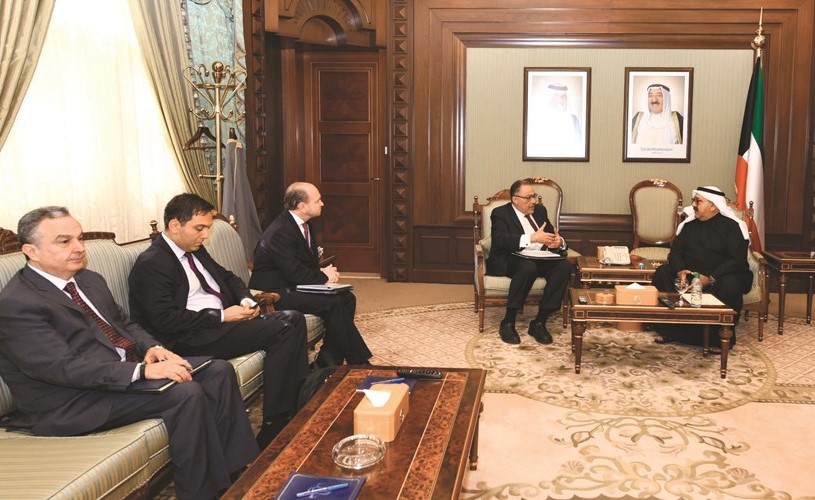 الشيخ ناصر صباح الأحمد مستقبلا نائب رئيس البنك الدولي لشؤون الشرق الأوسط﻿