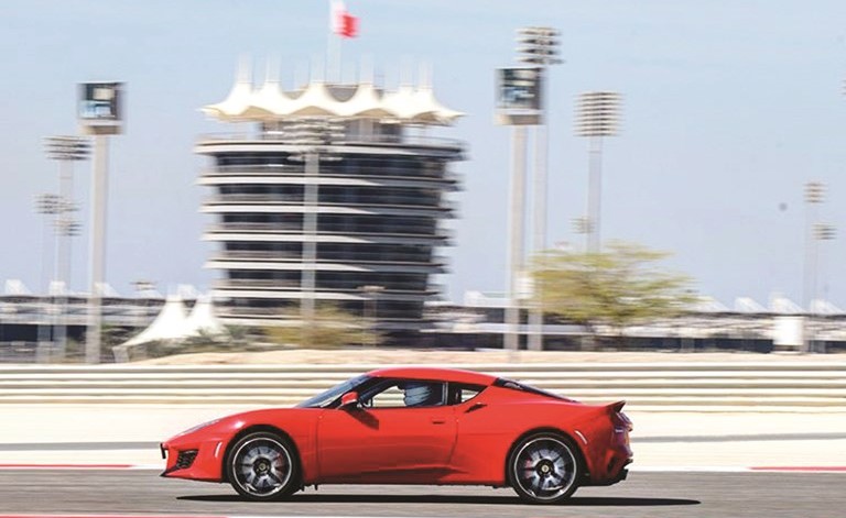 «لوتس» تترك بصمتها في سباق GulfRun بحلبة البحرين الدولية