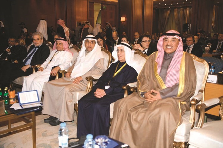 ﻿الشيخ صباح الخالد وعبداللطيف الحمد وعبدالوهاب البدر في مقدمة الحضور﻿