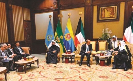 صاحب السمو الأمير الشيخ صباح الأحمد مستقبلا نقيب الصحافيين العراقيين ورئيس اتحاد الصحافيين العرب مؤيد اللامي والوفد الإعلامي المرافق﻿
