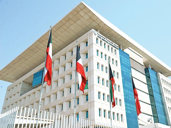 "الخدمة المدنية": إنهاء خدمة الوافد في الحكومة ببلوغ 65 عاما "يتم بقوة القانون"