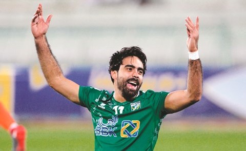 حسين الموسوي غير مصدق للفرص السهلة الضائعة (الأزرق.كوم)﻿