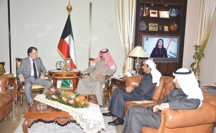 نائب وزير الخارجية خالد الجارالله مستقبلا السفير الروسي أليكسي سولوماتين	﻿