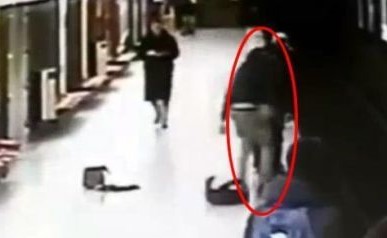 بالفيديو.. الطفل محمد ذو العامين يسقط على قضبان المترو بإيطاليا .. شاهد مشهدا مرعباً
