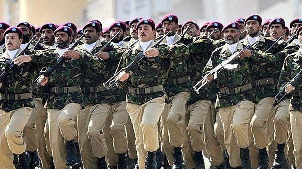 قوات باكستانية إلى السعودية للتدريب والتشاور
